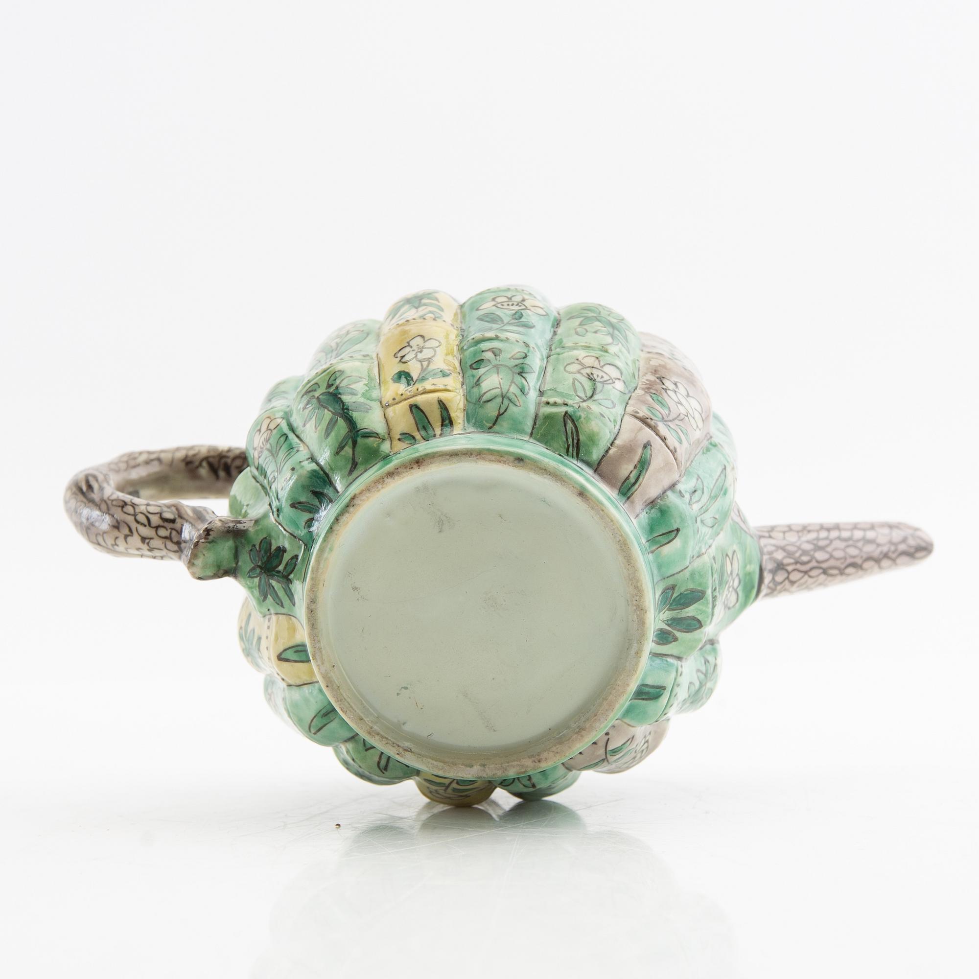 A set of three differently decorated tea pots with covers, Qing dynasty, 18century and 20th century.