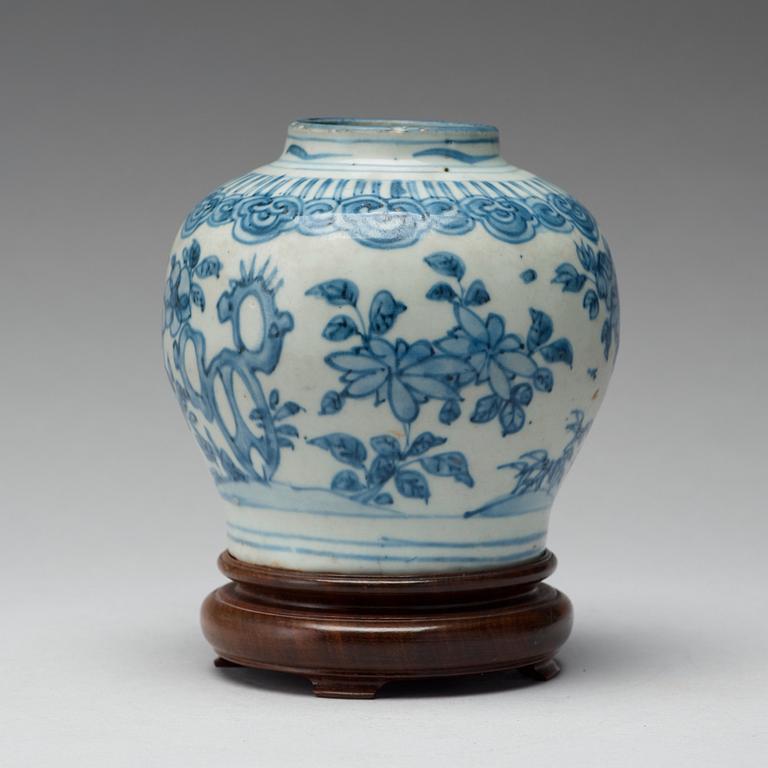 A blue and white jar, Ming dynasty, Wanli (1572-1620).