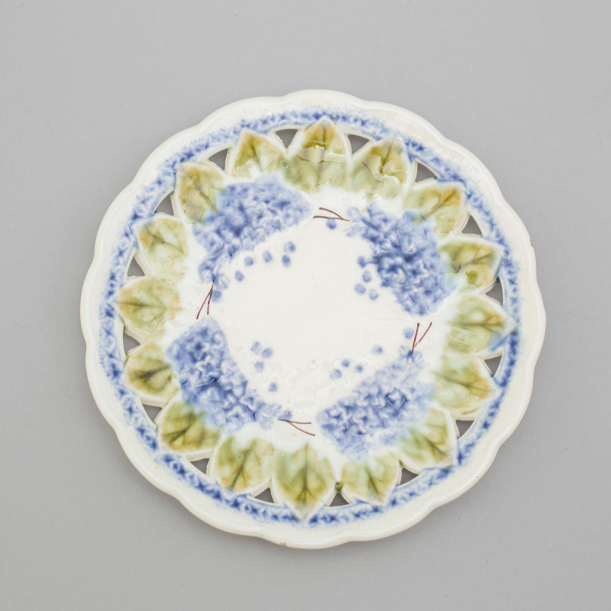 A 7 pcs porcelain service by Villeroy & Bosch, second half of the 19th century.