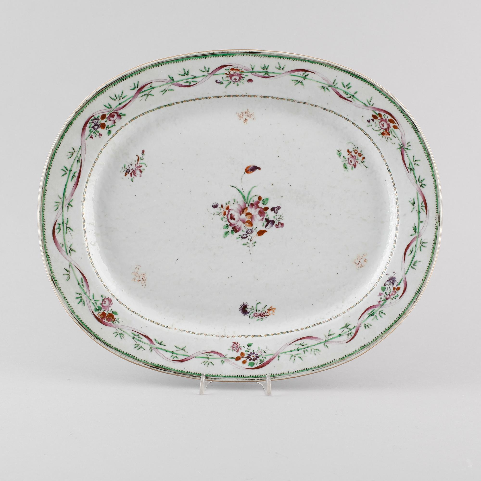 STEKFAT, porslin, Kina, Qianlong 1736-1795.