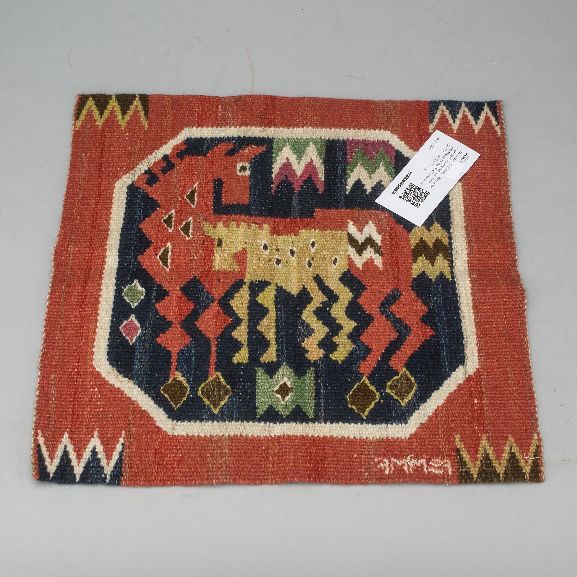 VÄVNAD. Rölakan, "Röd Häst med föl", signerad AB MMF (AB Märta Måås-Fjetterström). Ca 41,5 x 41,5 cm.