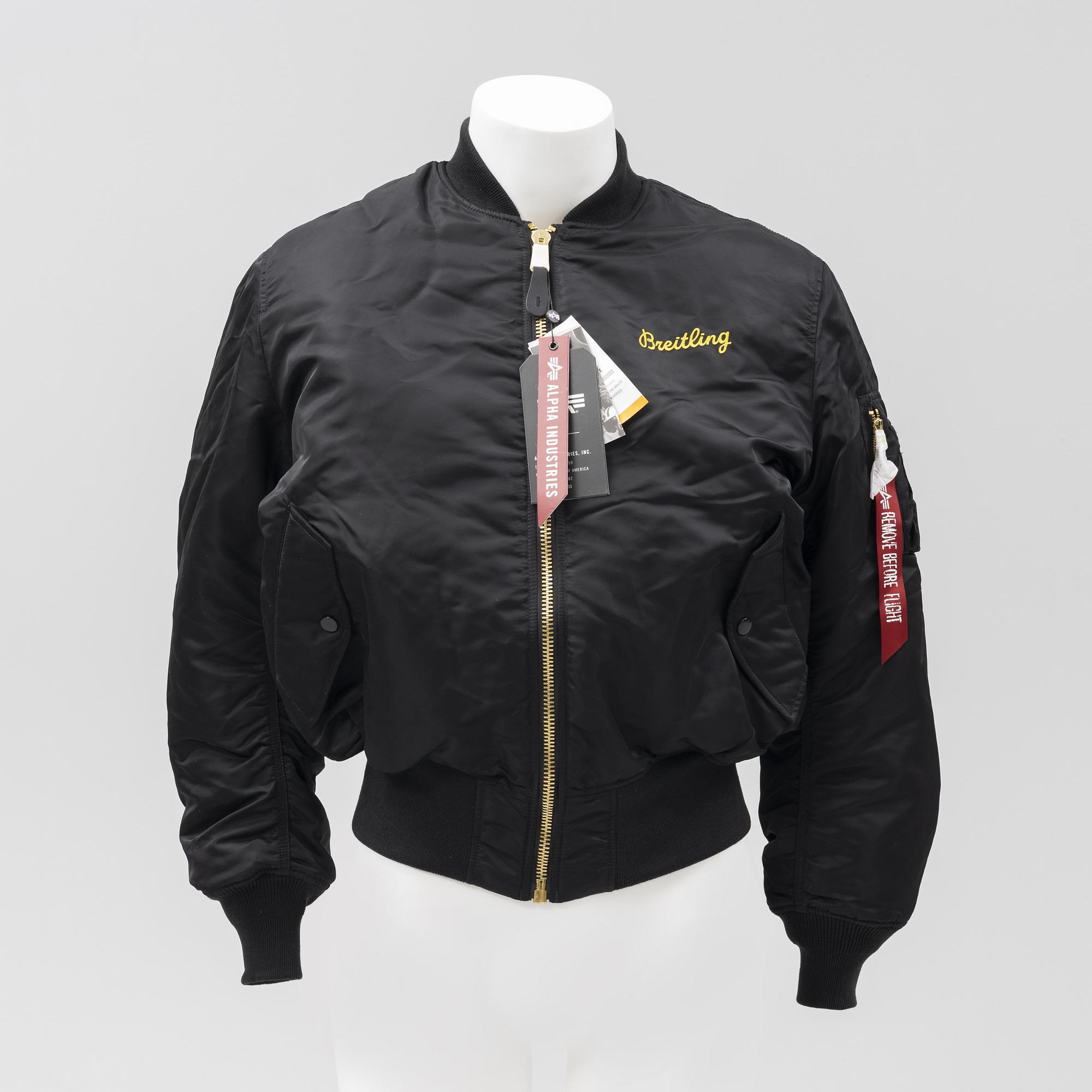 Breitling Alpha jackets 3 stycken. Bukowskis