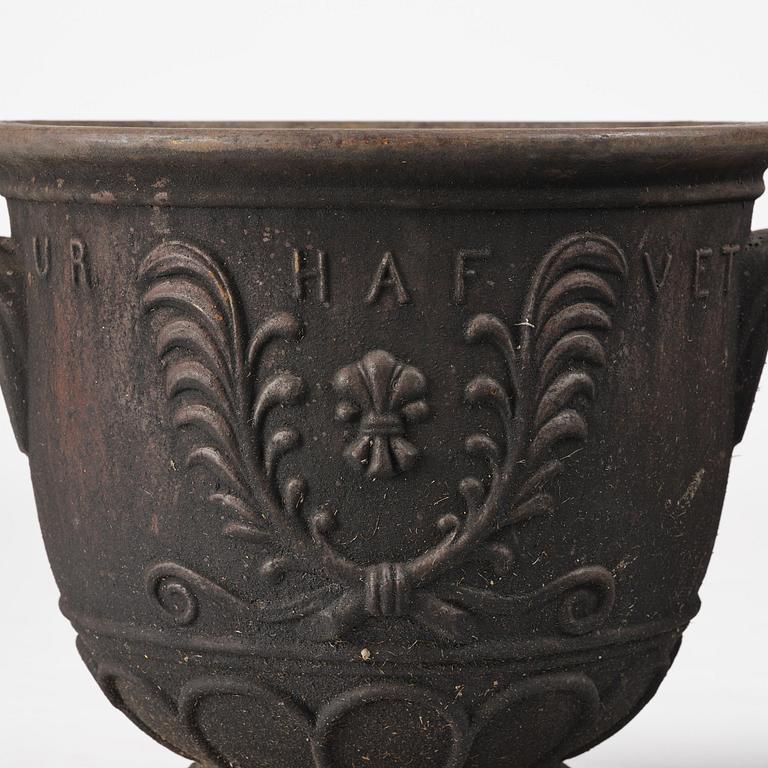 Ivar Johnsson, a pair of "Venus" cast iron urns, Näfveqvarns bruk, Swedish Grace.