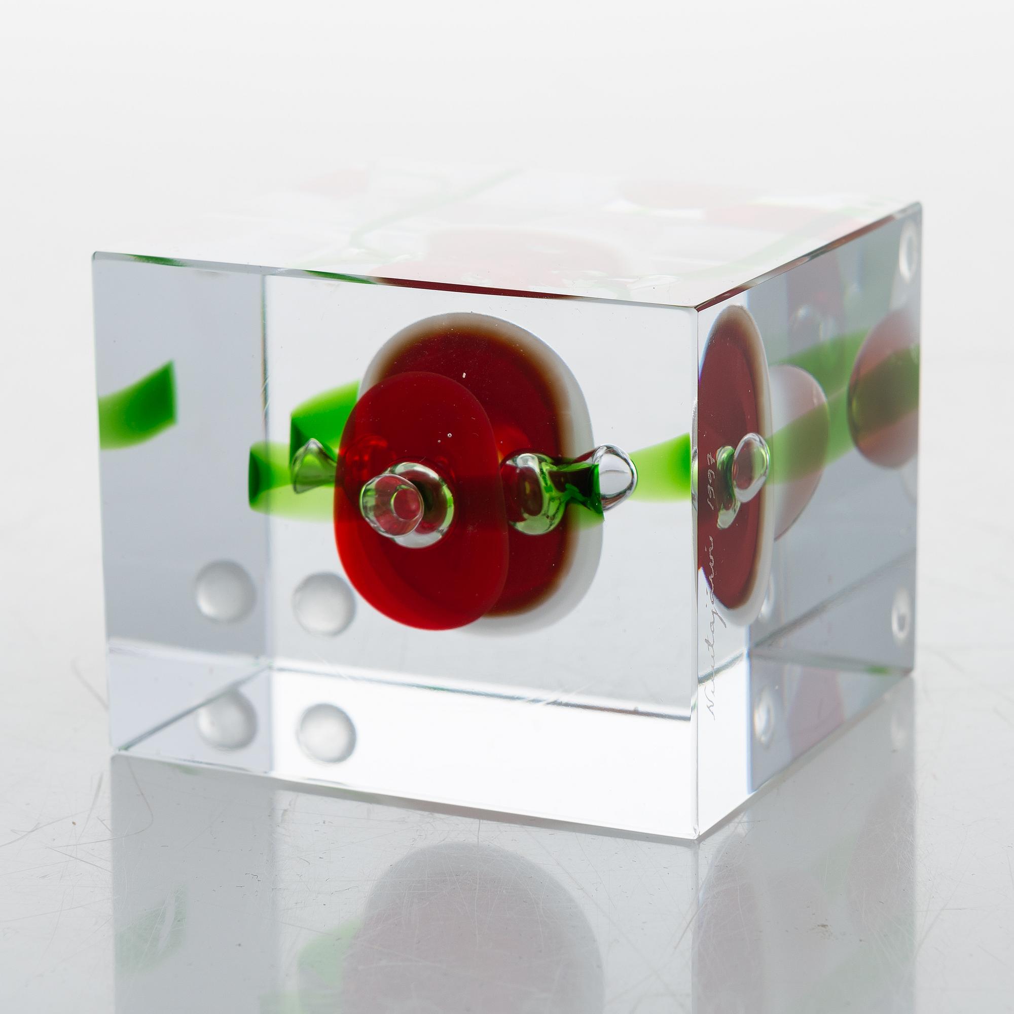 OIVA TOIKKA, ÅRSKUB, glas, signerad Oiva Toikka Nuutajärvi 1997, numrerad 254/2000.