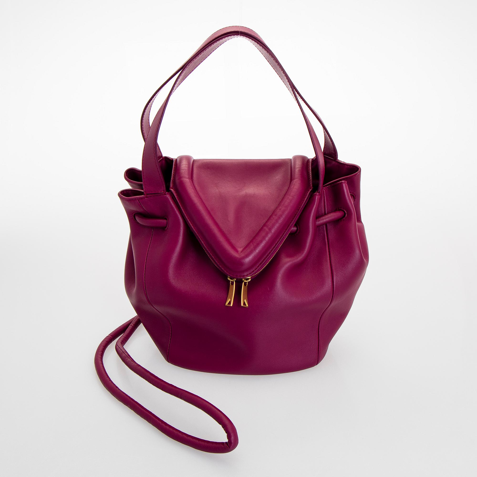 Bottega Veneta, a "Beak" bag.