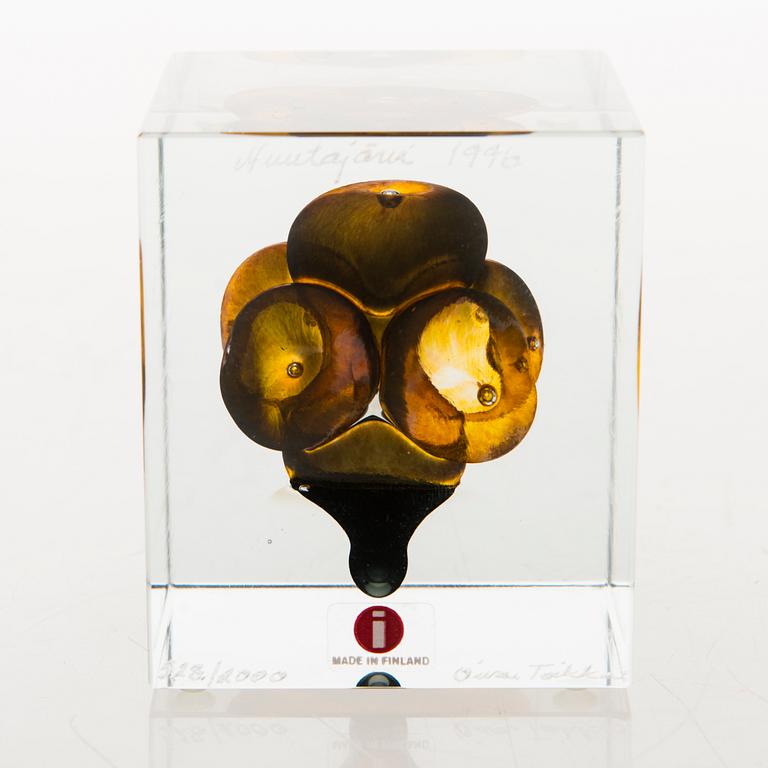 OIVA TOIKKA,  An annual glass cube, signed Oiva Toikka Nuutajärvi 1996 and numbered 528/2000.