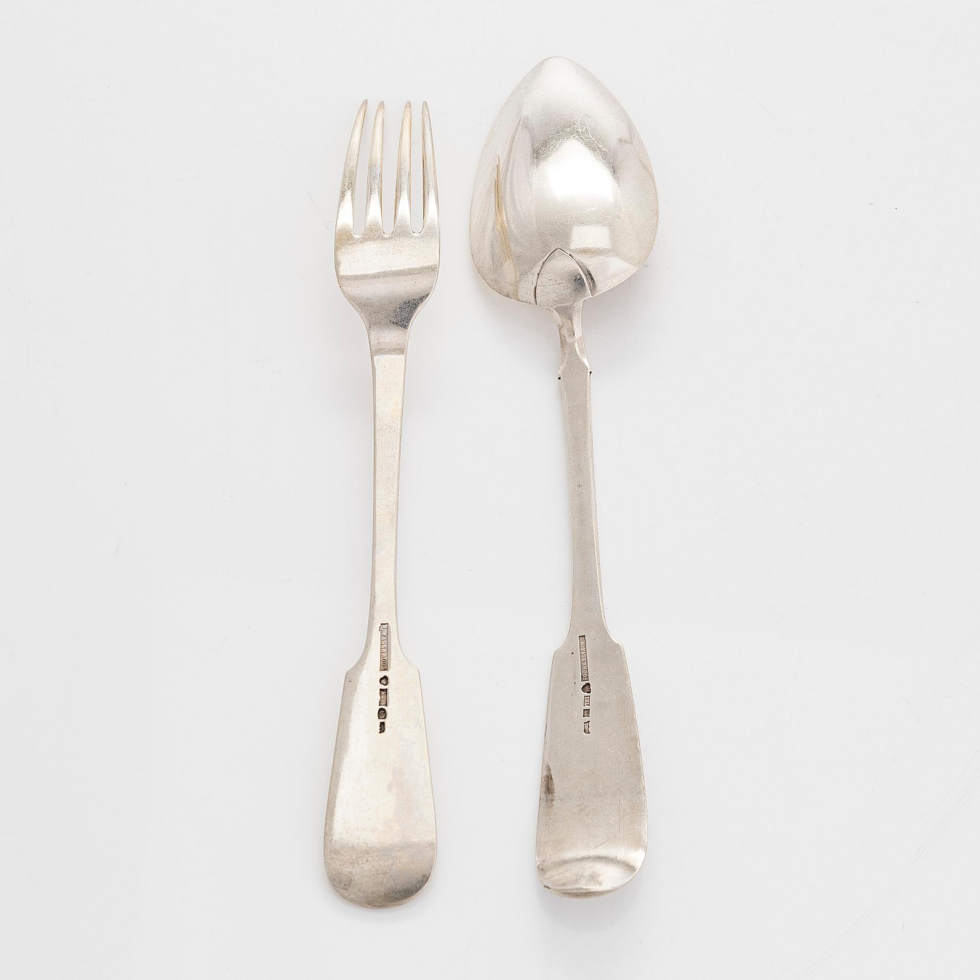 Johan Edvard Fagerroos, matskedar, 12 st, och Hjalmar Fagerroos, matgafflar 12 st, Helsingfors 1868 och 1916.