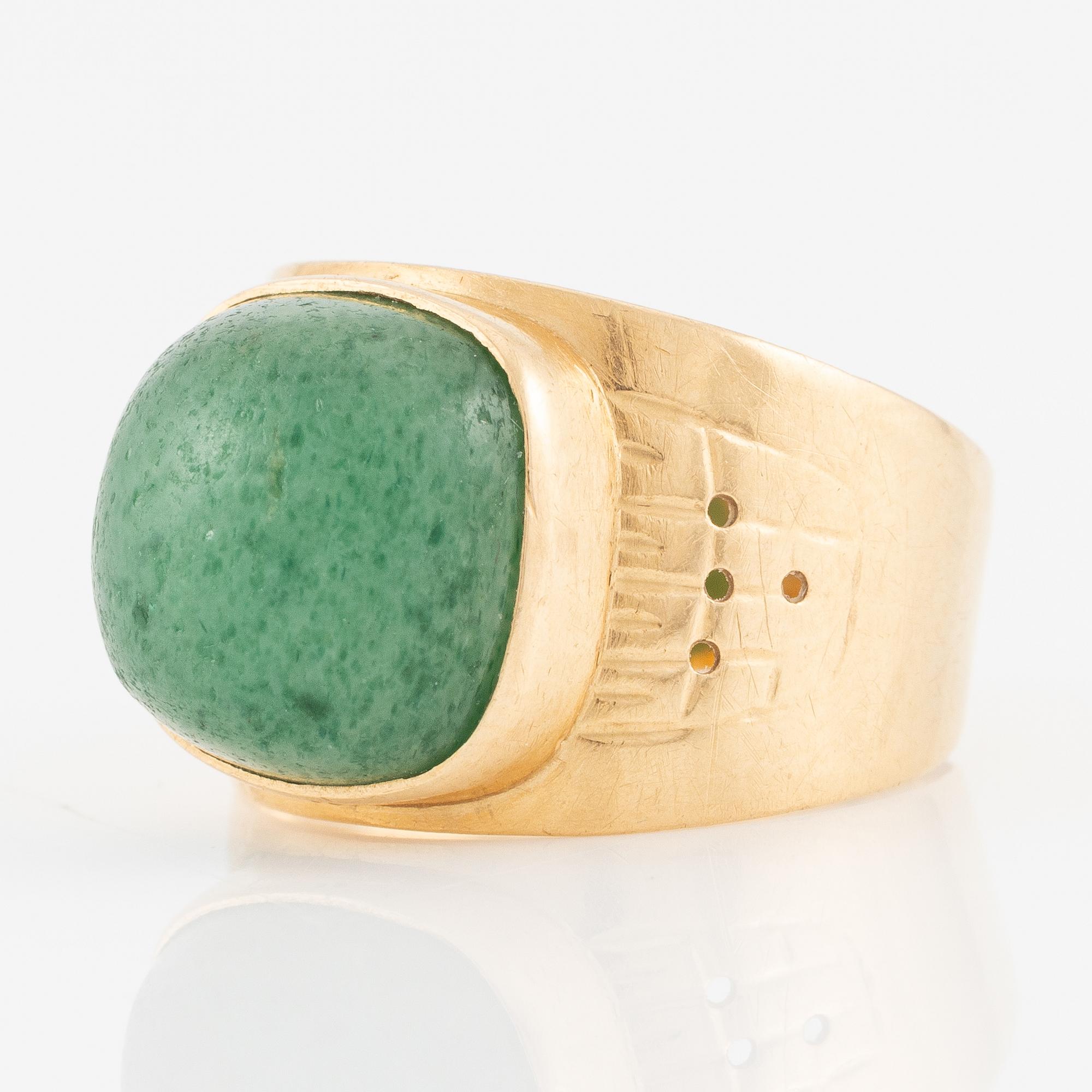 Ring, 18K gold with aventurine quartz.