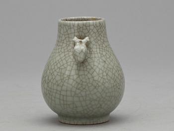 VAS, porslin, Kina, troligen tidigt 1900-tal.