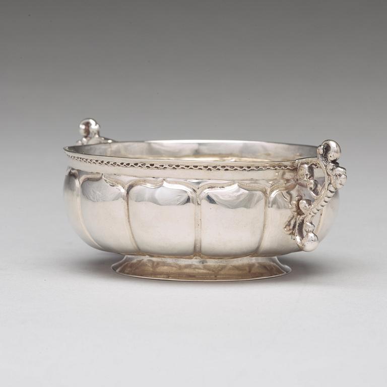 Anders Hafrin, brännvinsskål, silver, 1727 (verksam i Göteborg). Dubbelslagen mästarstämpel.