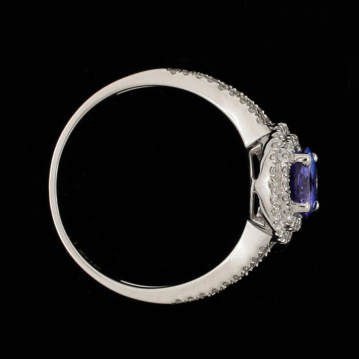 RING, 14k vitguld med tanzanit och briljantslipade diamanter. Vikt ca 2,5 gram.