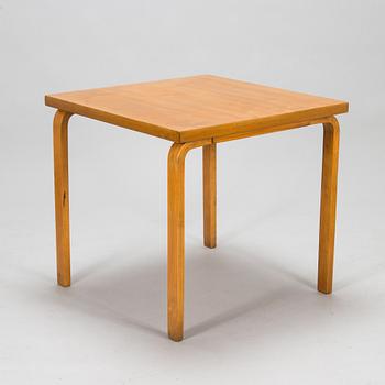 Alvar Aalto, a mid-20th century '85' table and four '60' stools for O.Y. Huonekalu-ja Rakennustyötehdas A.B.