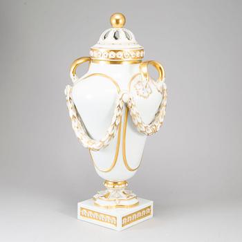 A large vase with cover, Fürstenberg, Germany, 20th century.