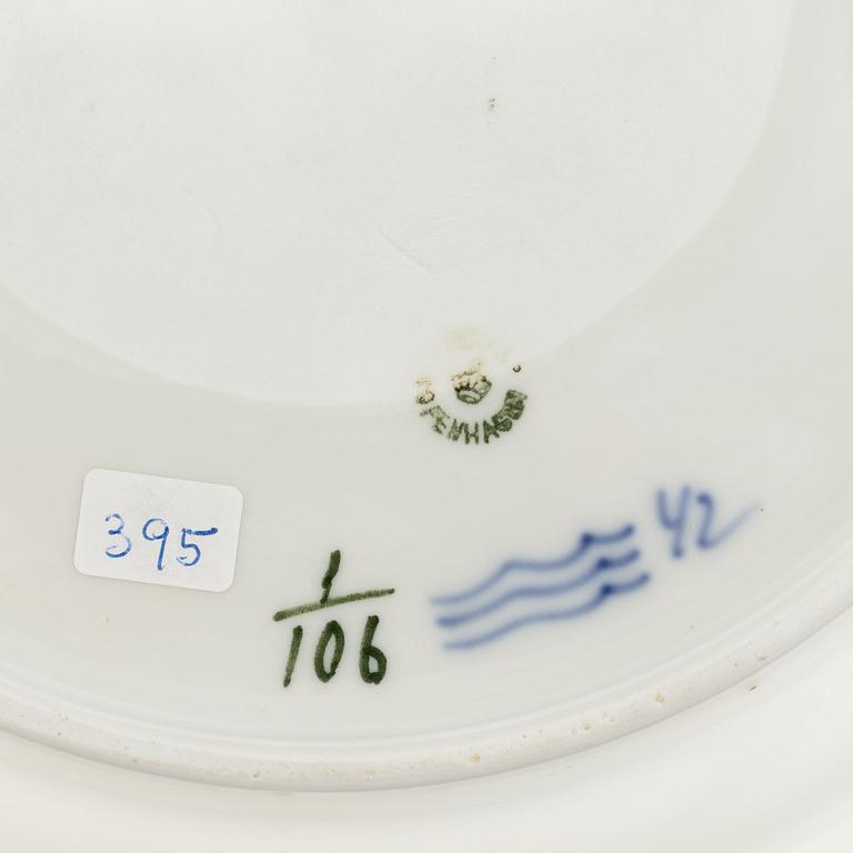 A 'Blue Fluted Plain' porcelain dish, Royal Copenhagen, model '106' 1898-1923.