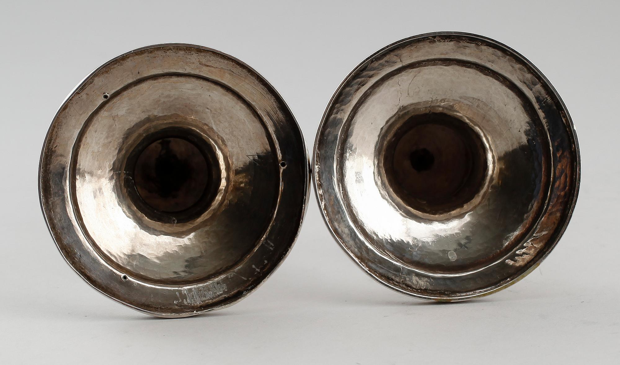 LJUSSTAKAR, 1 par, silver, Anders Lundqvist, Stockholm 1817 och 1829. Vikt ca 344 g.
