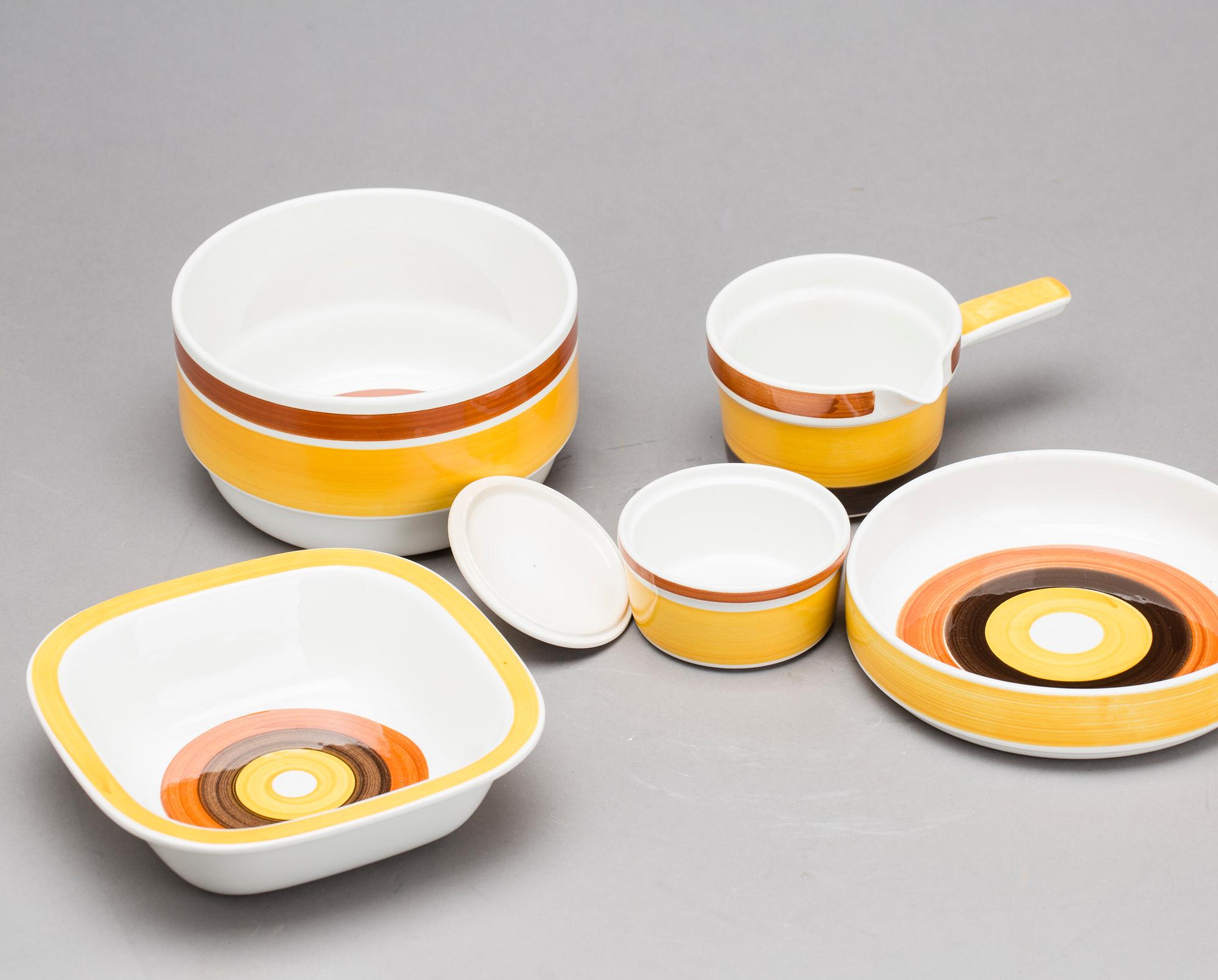 CARL-HARRY STÅLHANE, MATSERVIS, flintgods, ca 59 delar, "Fokus", Rörstrand, 1970-tal.