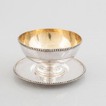 A Swedish silver sauce boat on tray, mark of Gustaf Möllenborg, Stockholm 1894.