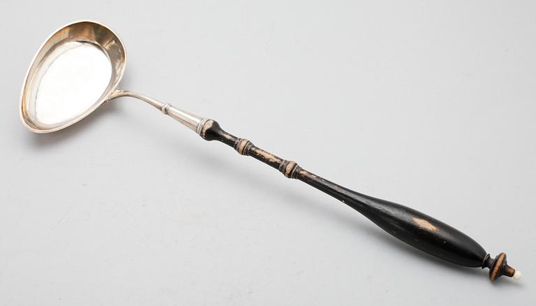 SOPPSLEV, silver, av Anders Hjulström, Köping 1821.