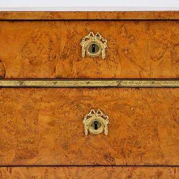 A late Gustavian burr-alder commode, early 19th century.
