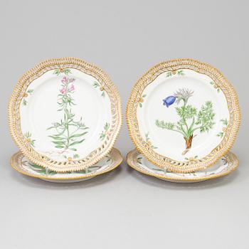 TALLRIKAR, 8 st, "Flora Danica", Royal Copenhagen, 1900-tal.