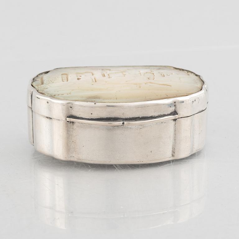 Box, silver and mother-of-pearl, Northern Europe, 18th century.
