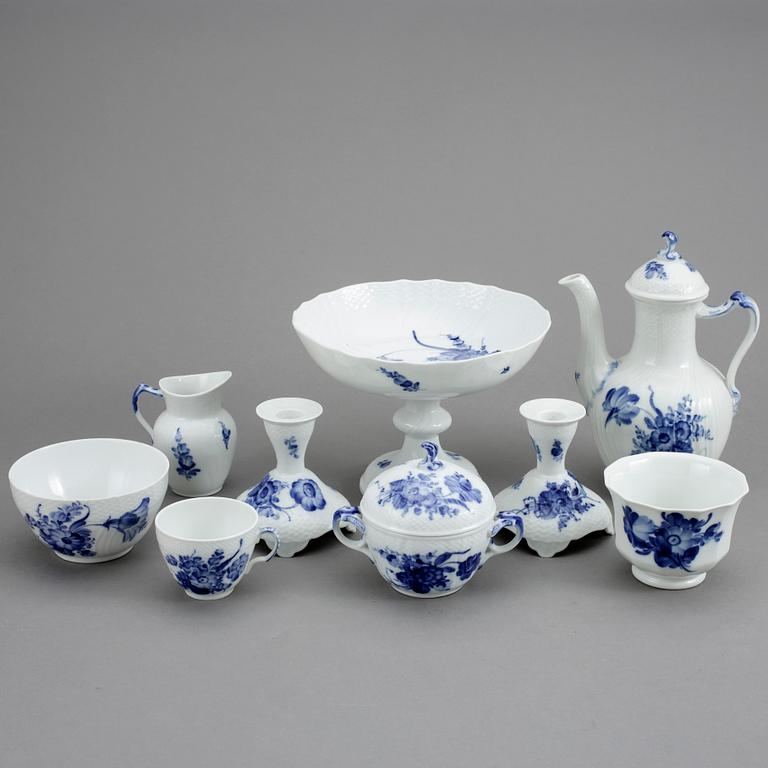 SERVISPORSLIN, 51 delar, porslin, " Blå Blomst", Royal Copenhagen.