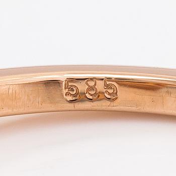 A 14K rosegold ring with diamonds ca. 1.38 ct in total. With AIG certificate.