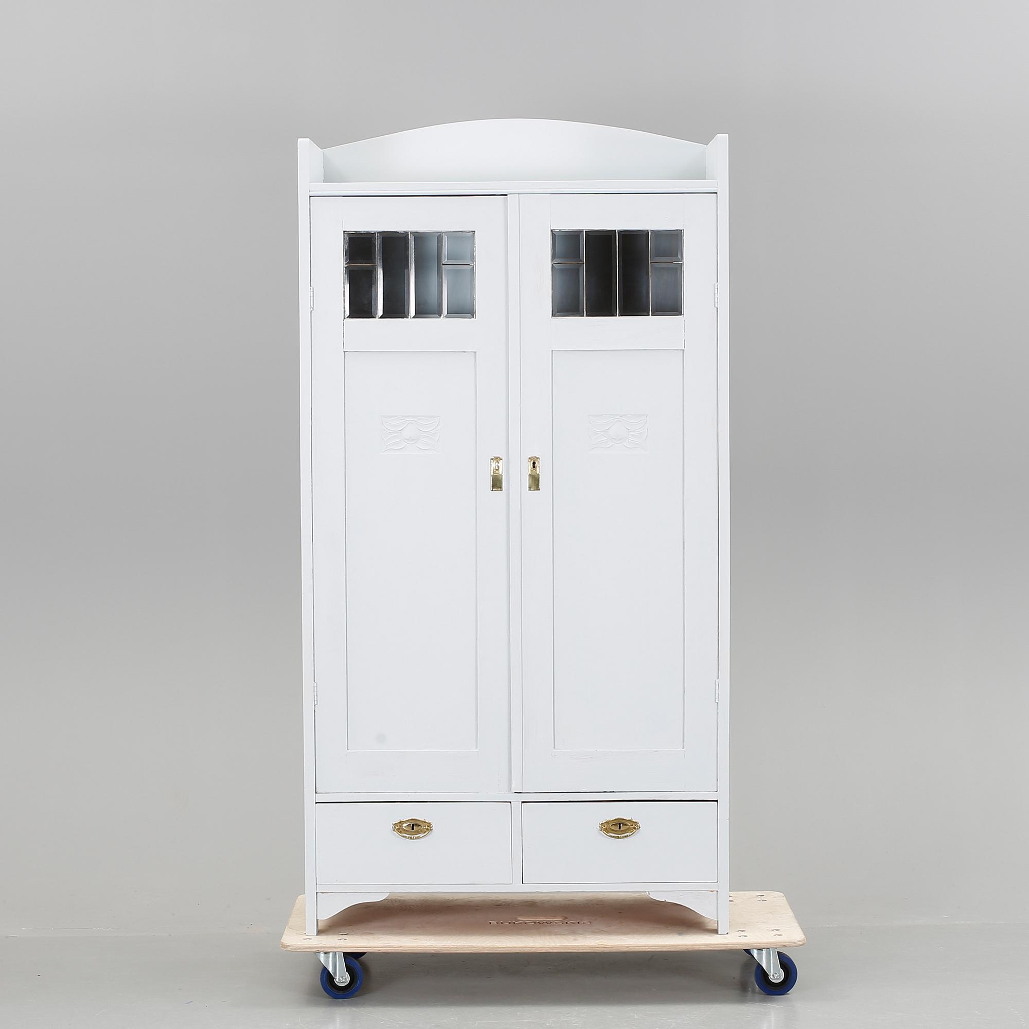 KLÄDSKÅP, 1900-talets början.