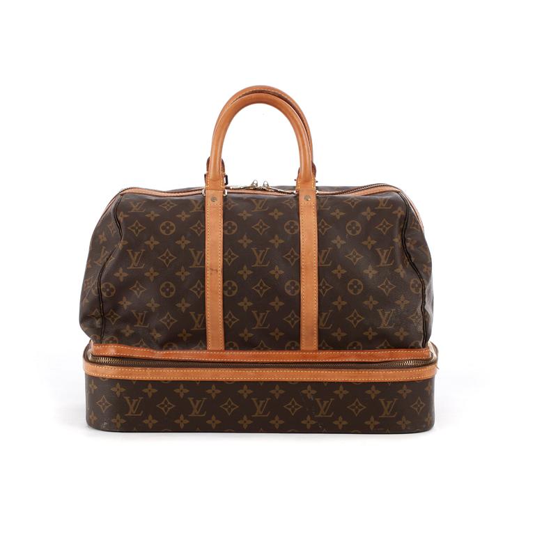 LOUIS VUITTON, a monogram canvas travel bag.