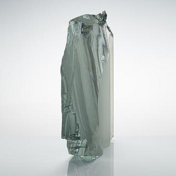 Timo Sarpaneva, skulptur, serien Glass age, "Namnlös" signerad Timo Sarpaneva 1983. Iittalan/Toijalan kivivenveistämö.