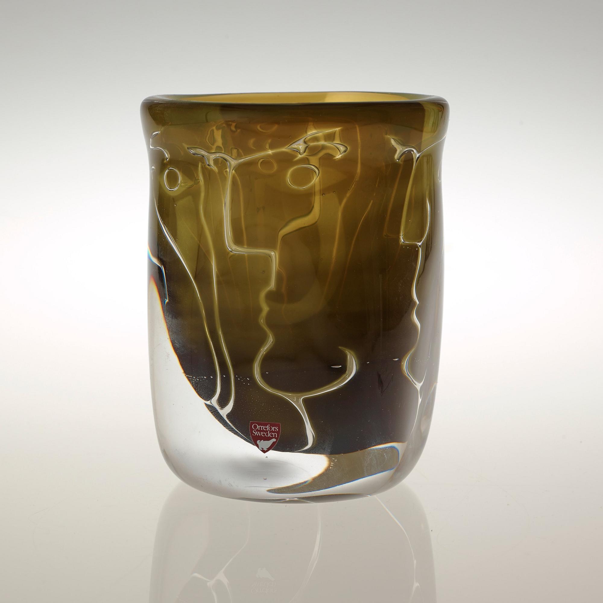 An Ingeborg Lundin ariel glass vase, Orrefors 1984.