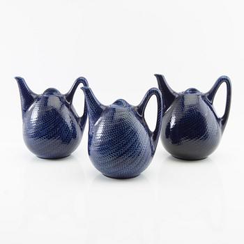 Hertha Bengtson, kannor och tillbringare "Blå Eld" 9 dlr Rörstrand porslin.