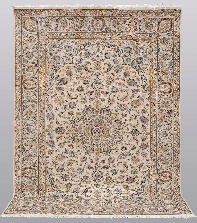 A carpet, Kashan, ca 300 x 200 cm.
