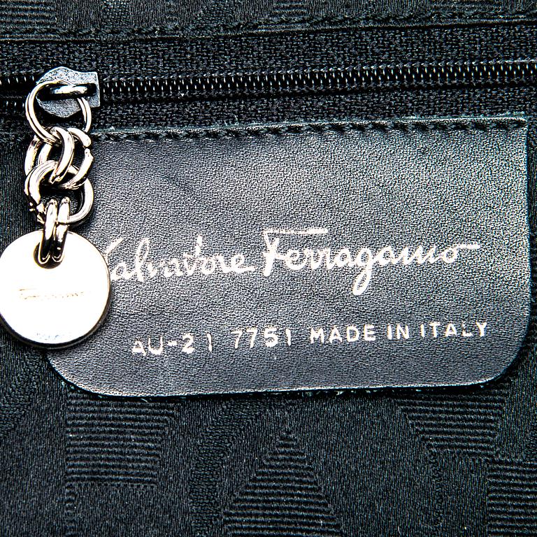 LAUKKU, Salvatore Ferragamo.