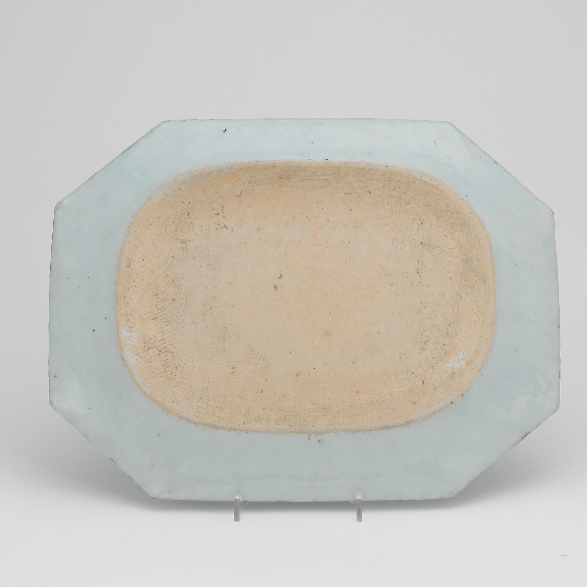 STEKFAT, porslin, Kina, Qianlong 1736-1795.