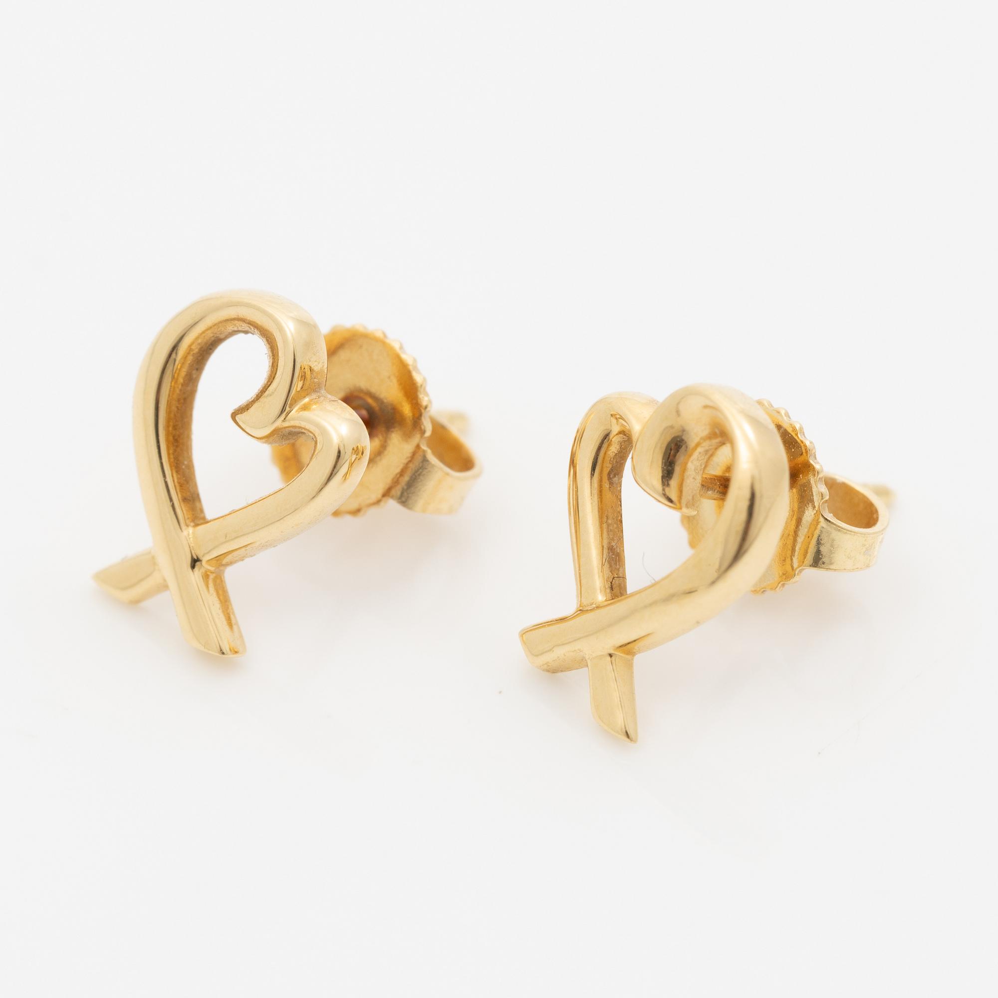 Tiffany & Co a pair of earrings 18K gold in the shape of hearts design Paloma Picasso.