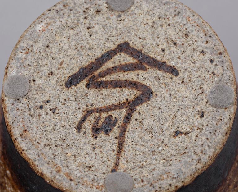 VASER, 3 st, samt FAT, stengods, och  Rolf Palm samt Carl-Harry Stålhane, Rörstrand, Mölle.