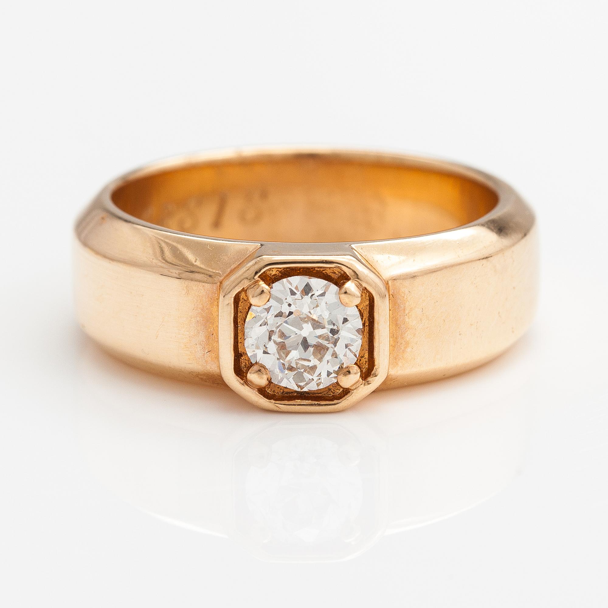 A 14K gold ring with a ca. 0.96 ct old-cut diamonds according to engraving. Marskis.
