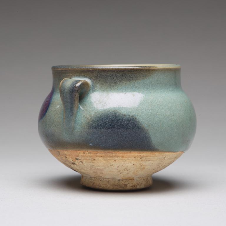 A purple-splashed lavender glazed 'Jun' jar, Song dynasty (960-1279).