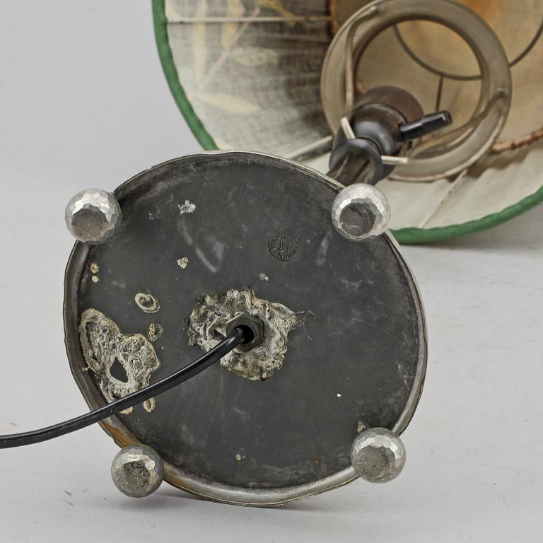 BORDSLAMPA, tenn, Tyringe Konsthantverk, 1900-talets andra hälft.