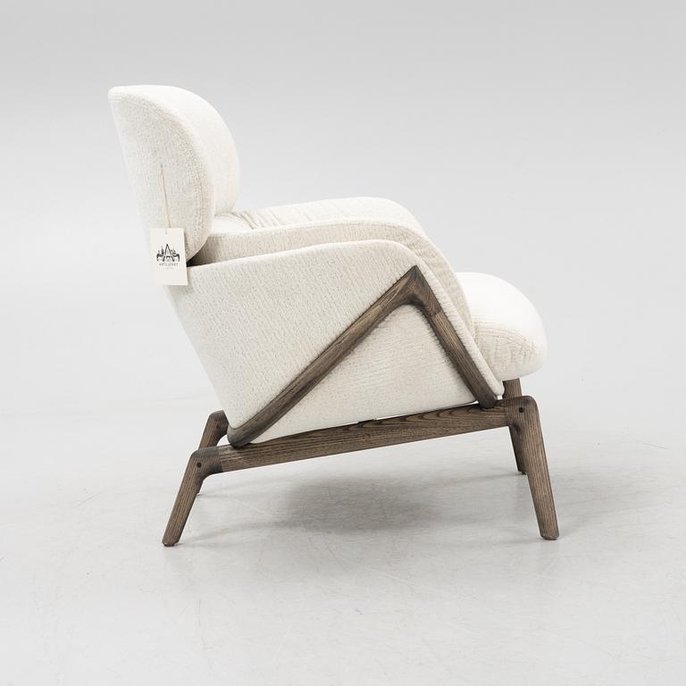 De La Espada, a contemporary 'Elysia' lounge chair.
