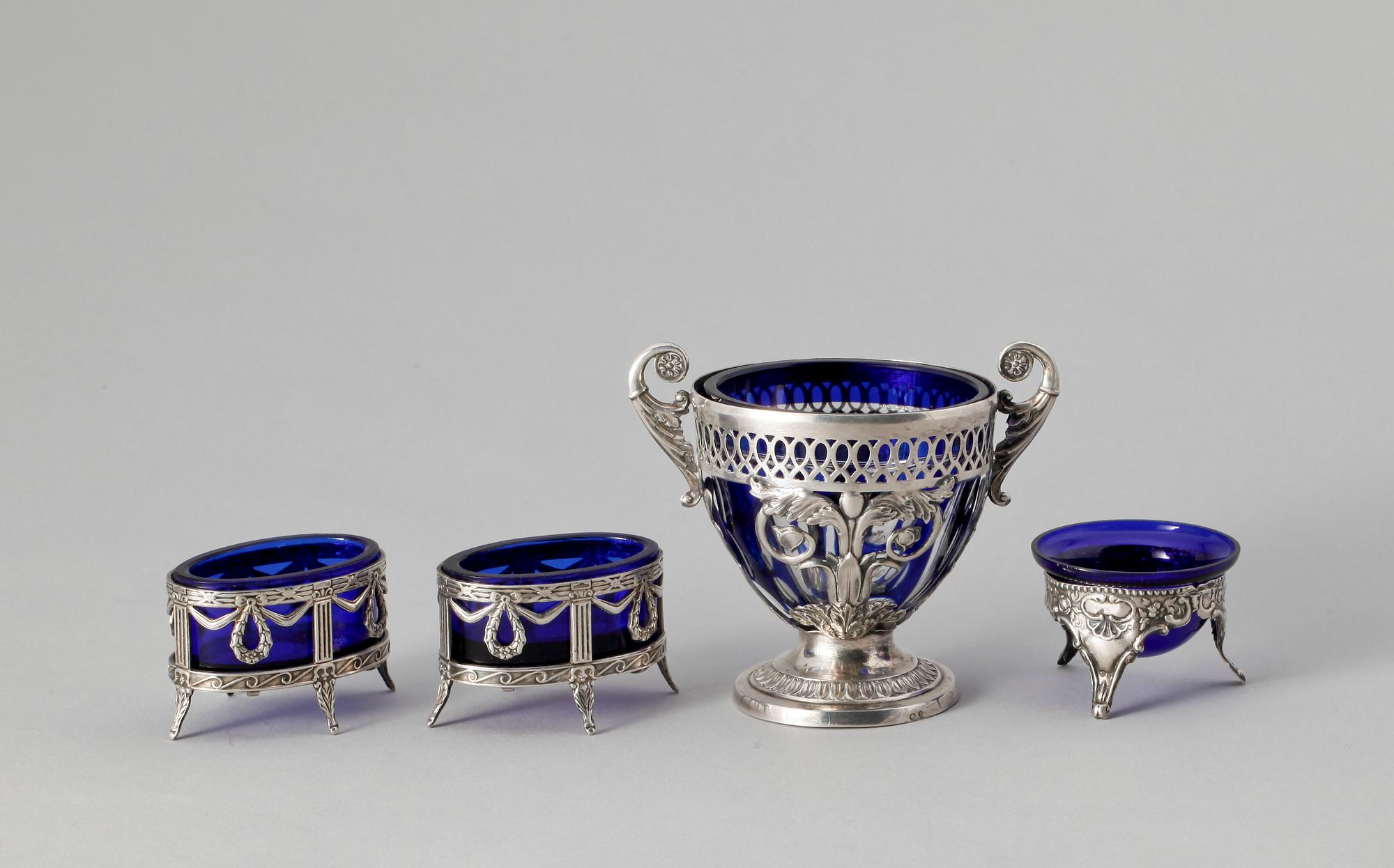 SALTKAR, 4 st, silver och glas, gustaviansk stil, Tyskland. 1900-tal.