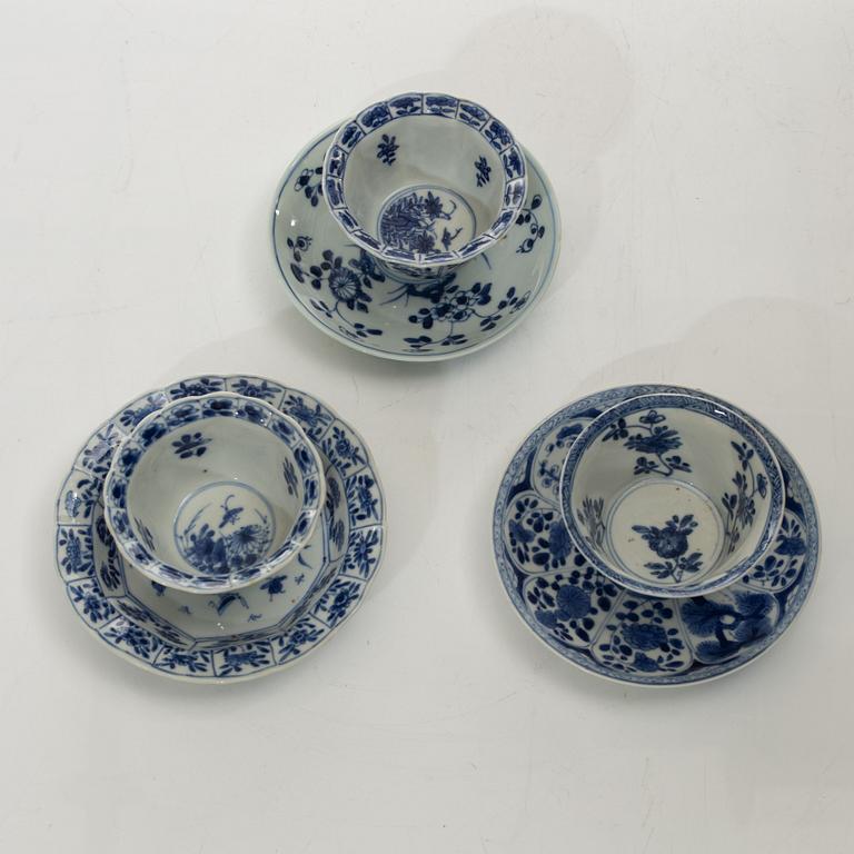 Tre koppar och tre fat, porslin, Kina, Qingdynastin, Kangxi (1662-1722).