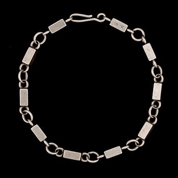 ARMBAND, sterling silver, Wiwen Nilsson, Lund, 1949. Vikt ca18g.