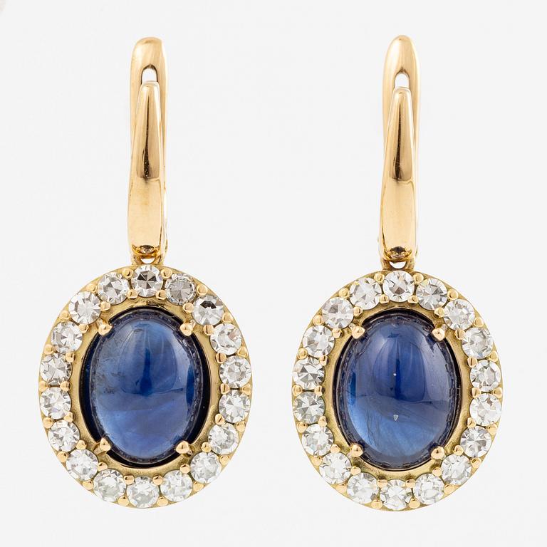 Earrings in 18K gold with cabochon-cut sapphires and octagon-cut diamonds.