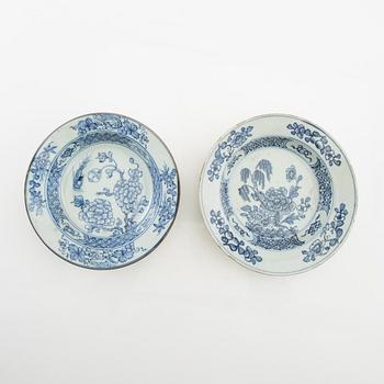 Deep plates 6 pcs and berry plates 2 pcs China Qianlong (1736-95) porcelain.