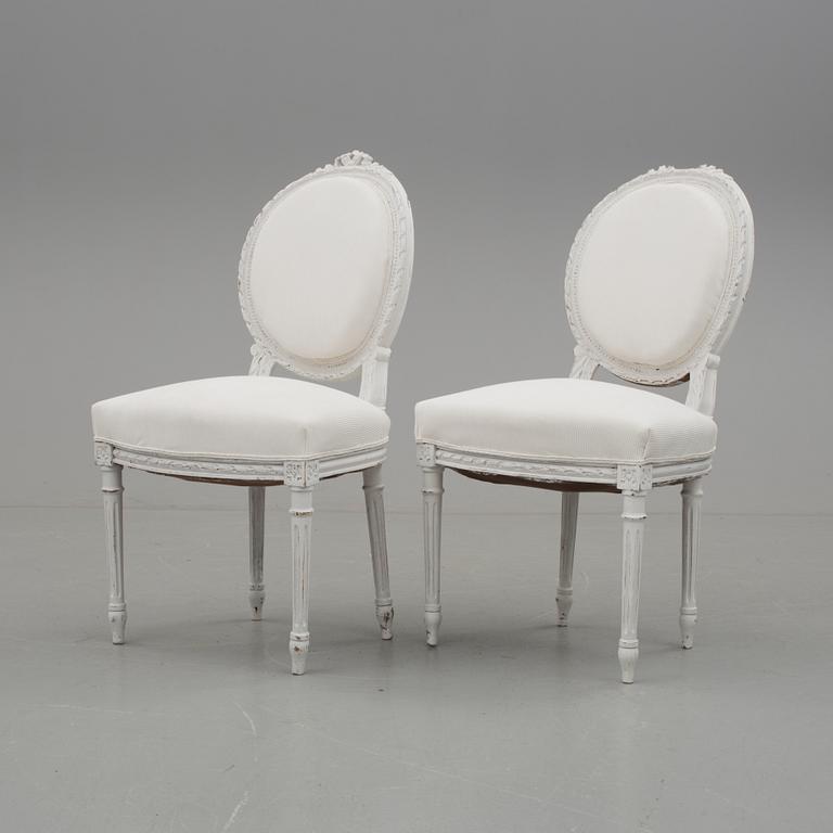 STOLAR, ett par, Louis XVI-stil, 1900-talets första hälft.