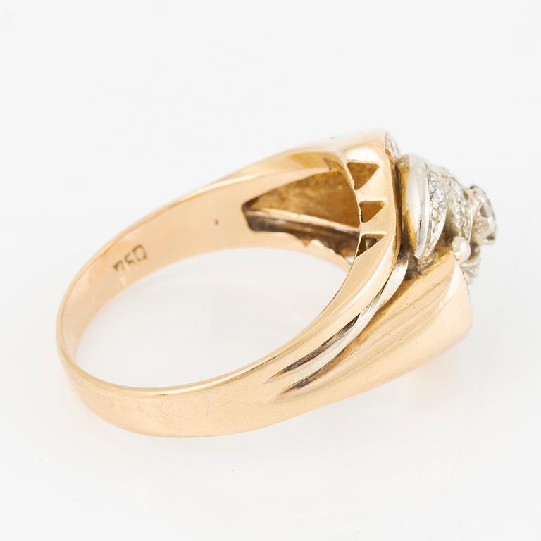 Ring, 18K guld med briljantslipade diamanter.