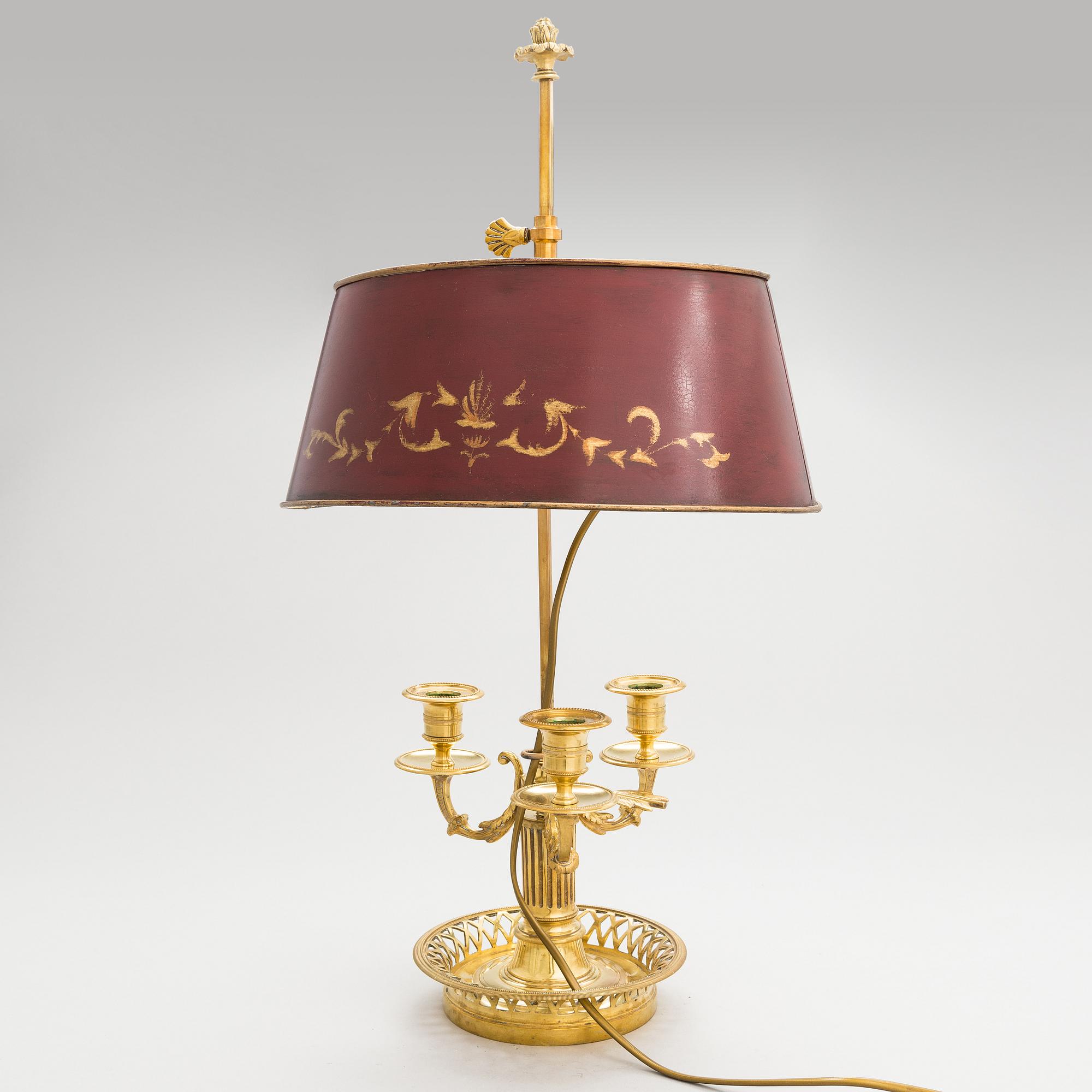 A gilt bronze bouillotte lamp for three candles, first half of the 20th century.