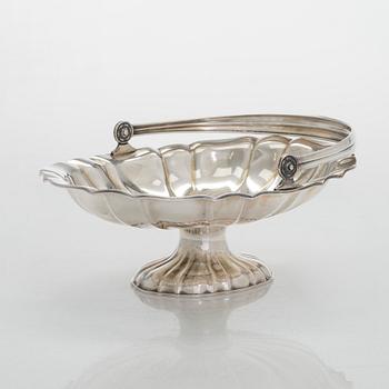 A set of six footed silver bowls, and a 
sweetmeat basket, Kultakeskus, Hämeenlinna 1943 and 1956.